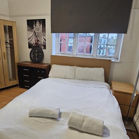 London Edgware Station Apartment Экстерьер фото