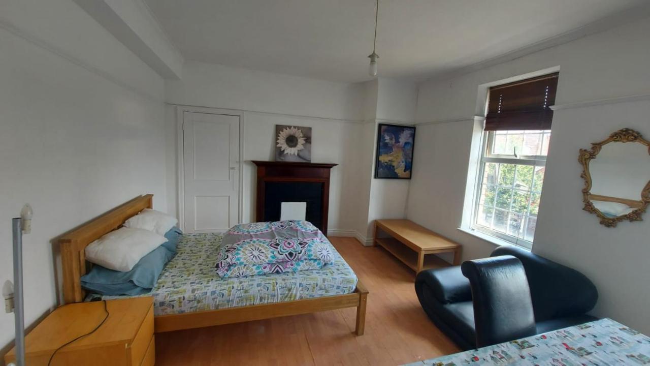London Edgware Station Apartment Экстерьер фото