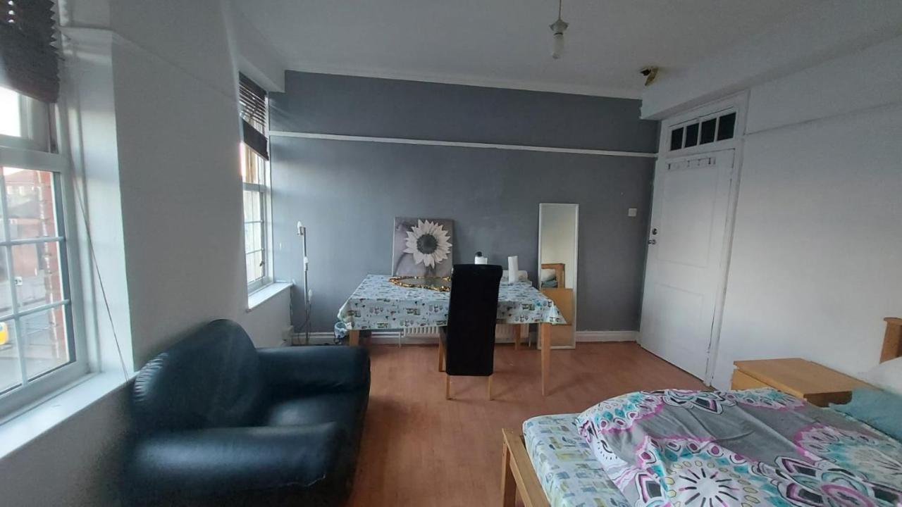 London Edgware Station Apartment Экстерьер фото