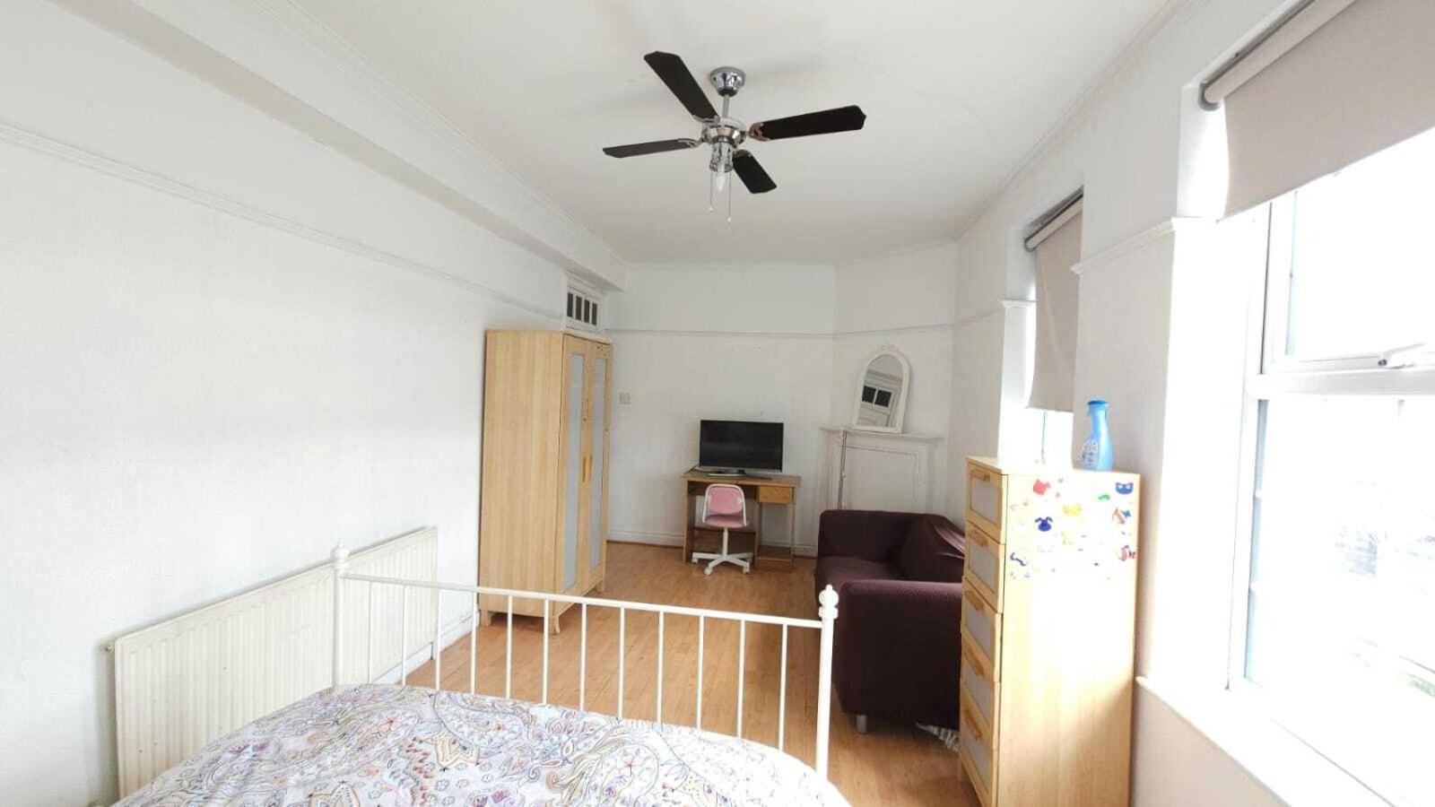 London Edgware Station Apartment Номер фото