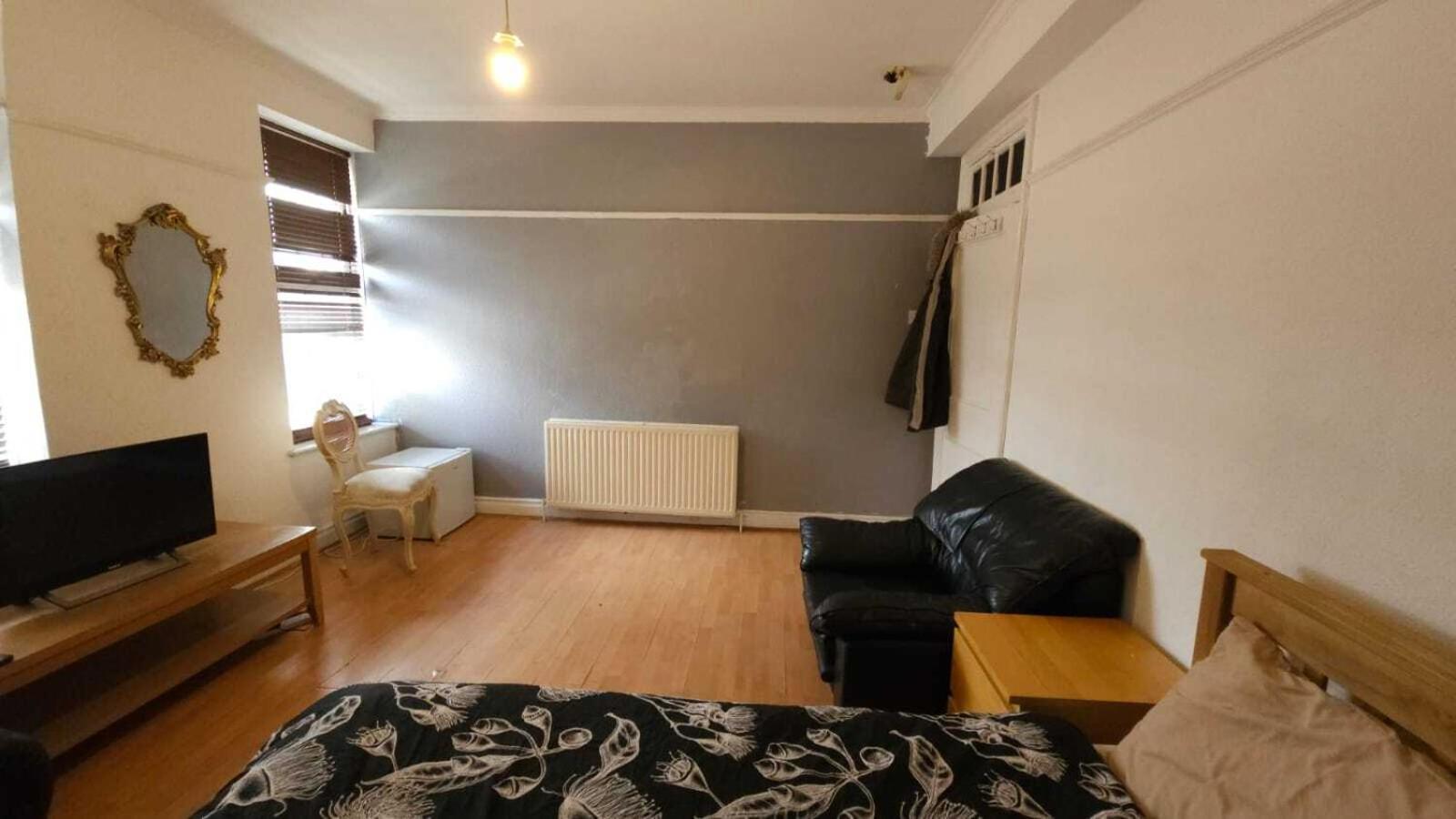 London Edgware Station Apartment Номер фото