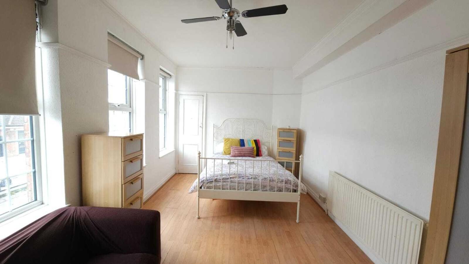 London Edgware Station Apartment Номер фото